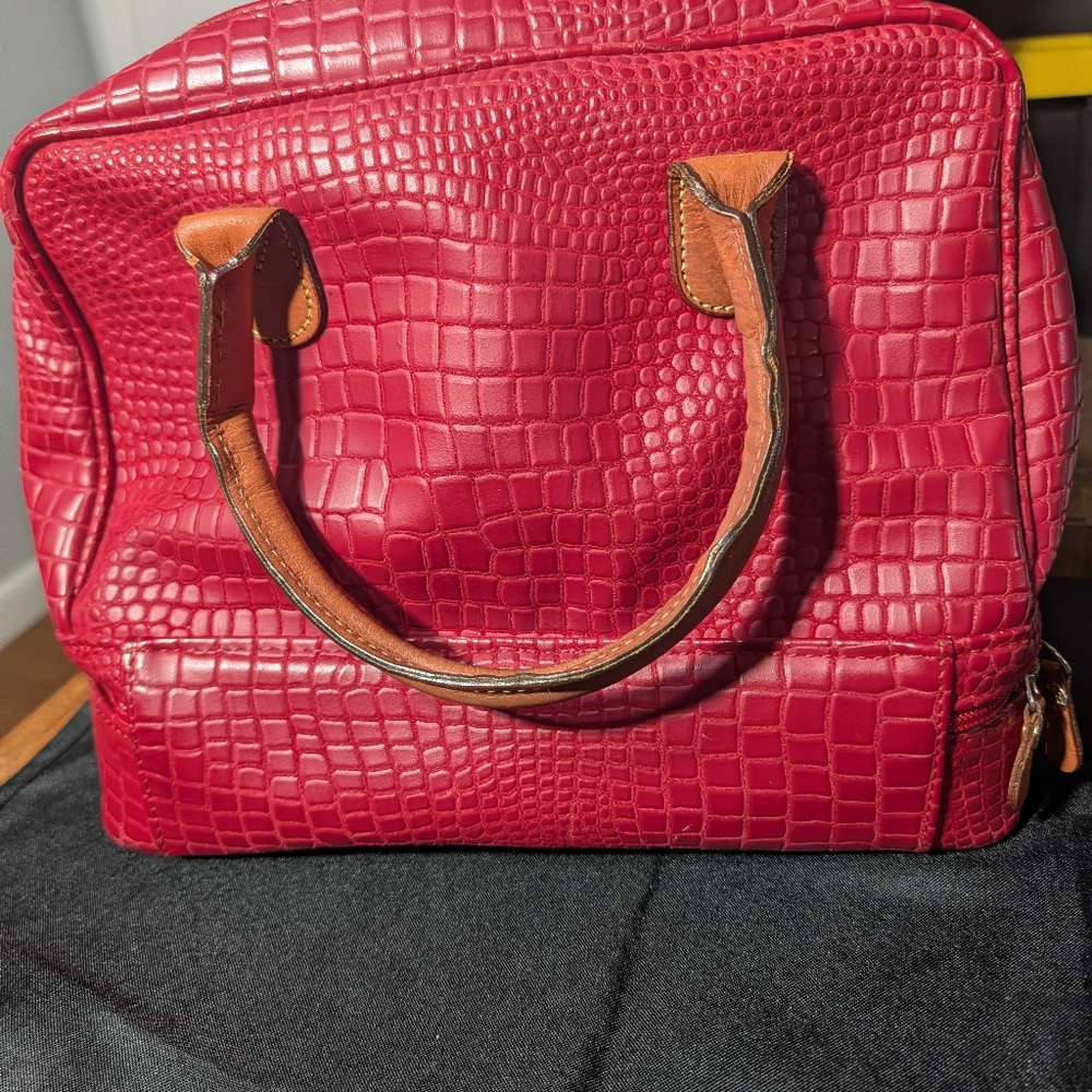 Red Bric's duffel bag with a crocodile-embossed pattern